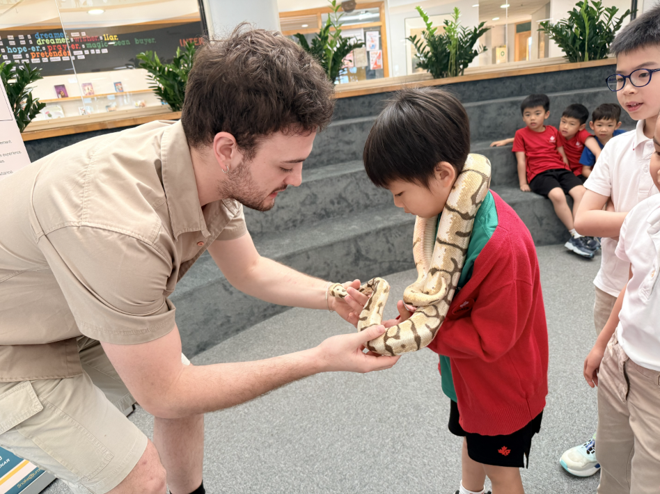Jurassic Garage Visits CDNIS for G1 Mobile Zoo Experience